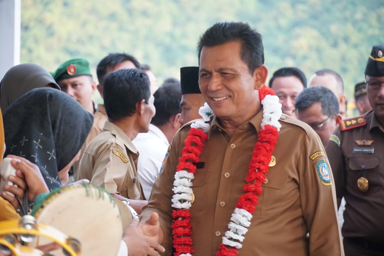 You are currently viewing Gubernur Kepri Serahkan Bantuan Pasang Baru Listrik Bagi Penduduk Kurang Mampu Desa Tanjung Kumbik