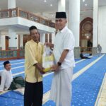 Pemerintah Kabupaten Natuna Serahkan Bantuan Beras Setiap Malam Jumat Melalui Program ASN Natuna Berbagi.