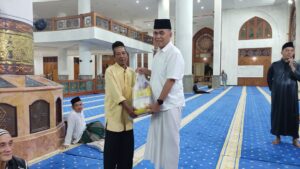 Read more about the article Pemerintah Kabupaten Natuna Serahkan Bantuan Beras Setiap Malam Jumat Melalui Program ASN Natuna Berbagi.