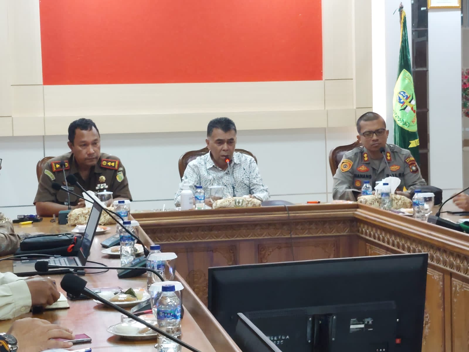 You are currently viewing Bupati Pimpin Rapat Virtual Pencegahan Pengeboman Ikan di Kecamatan Midai