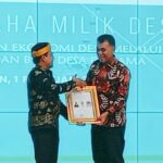 Bupati Natuna Raih Penghargaan Lencana Bakti Desa Pertama Dari Kementerian PDTT RI