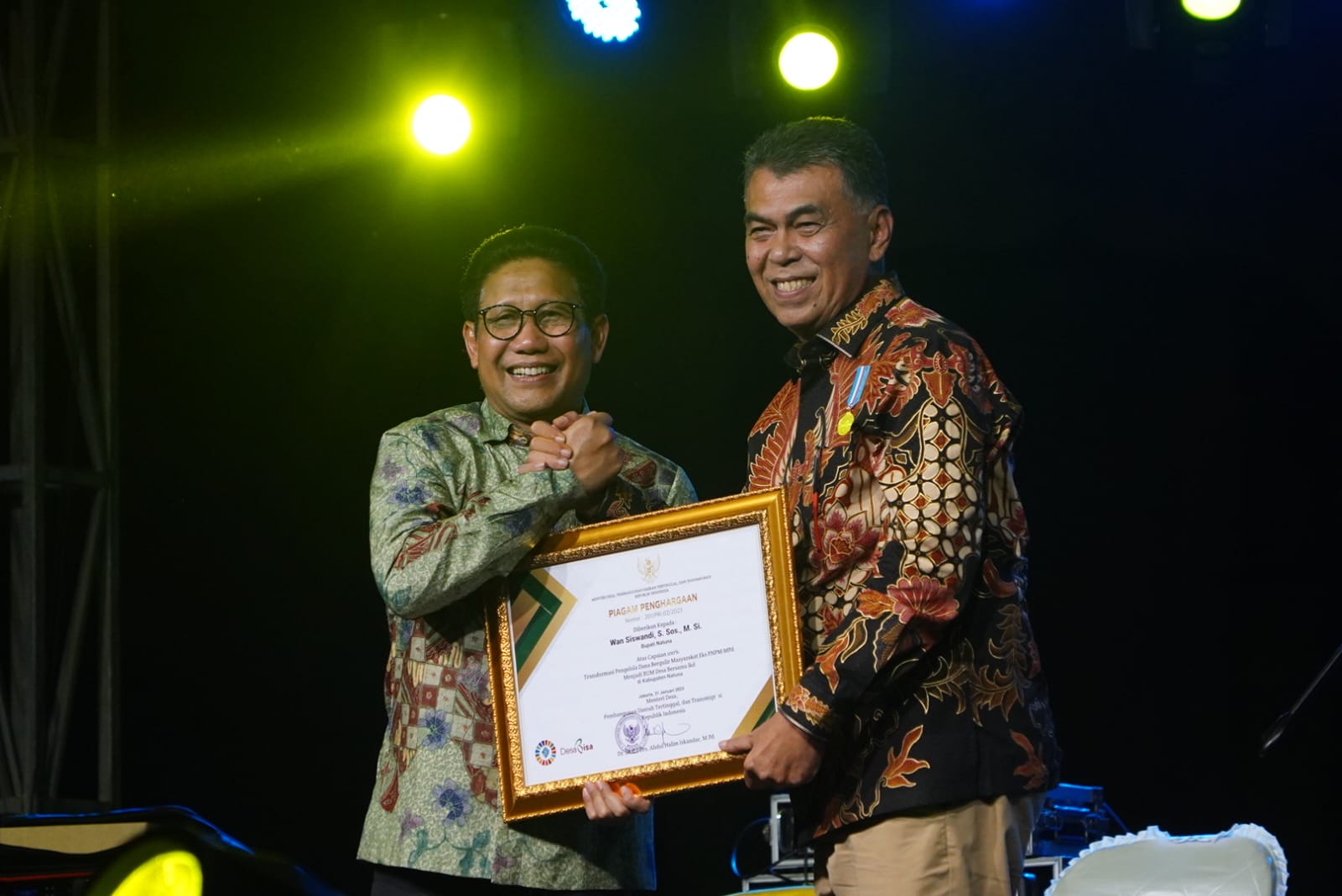 You are currently viewing Bupati Natuna Kembali Menerima Penghargaan Dari Kementerian Desa Dalam Acara Pesta Rakyat Hari BUMDesa 2023