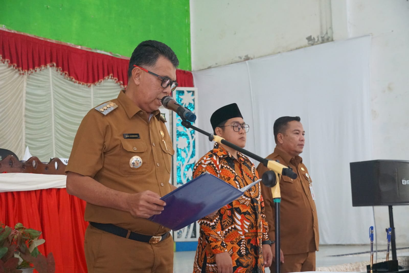 You are currently viewing Bupati Natuna Pimpin Pelantikan dan Pengambilan Sumpah PNS Jabatan Administrasi dan Pengawas di Kecamatan Serasan dan Serasan Timur