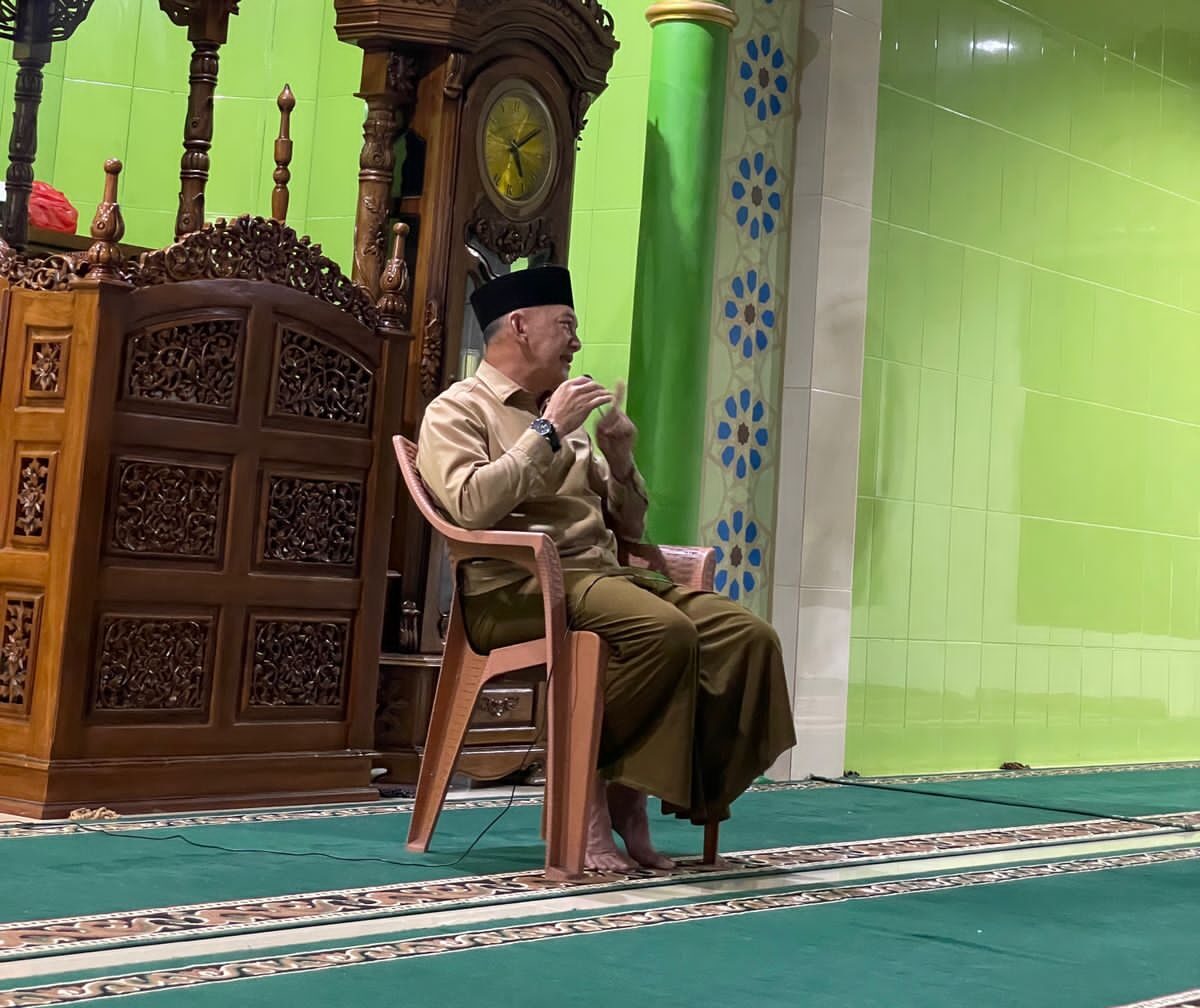 You are currently viewing Gelar Safari Subuh di Mesjid Alfuqron Serasan, Wakil Bupati Ajak masyarakat Serasan Tanamkan Prasangka Baik