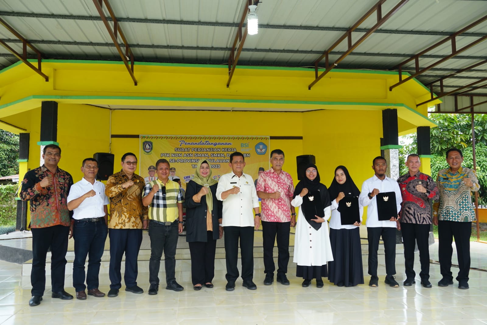 You are currently viewing Dampingi Kunjungan Gubernur, Bupati Natuna : Kami Perjuangkan Anak Natuna Dapat Beasiwa