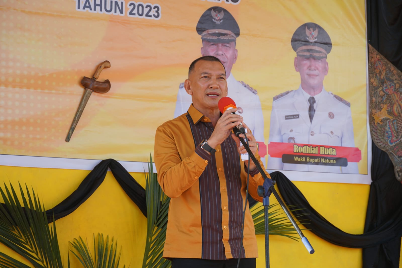 You are currently viewing Wakil Bupati Natuna Dampingi Gubernur Ansar Acara Bersih Desa/Sedekah Bumi