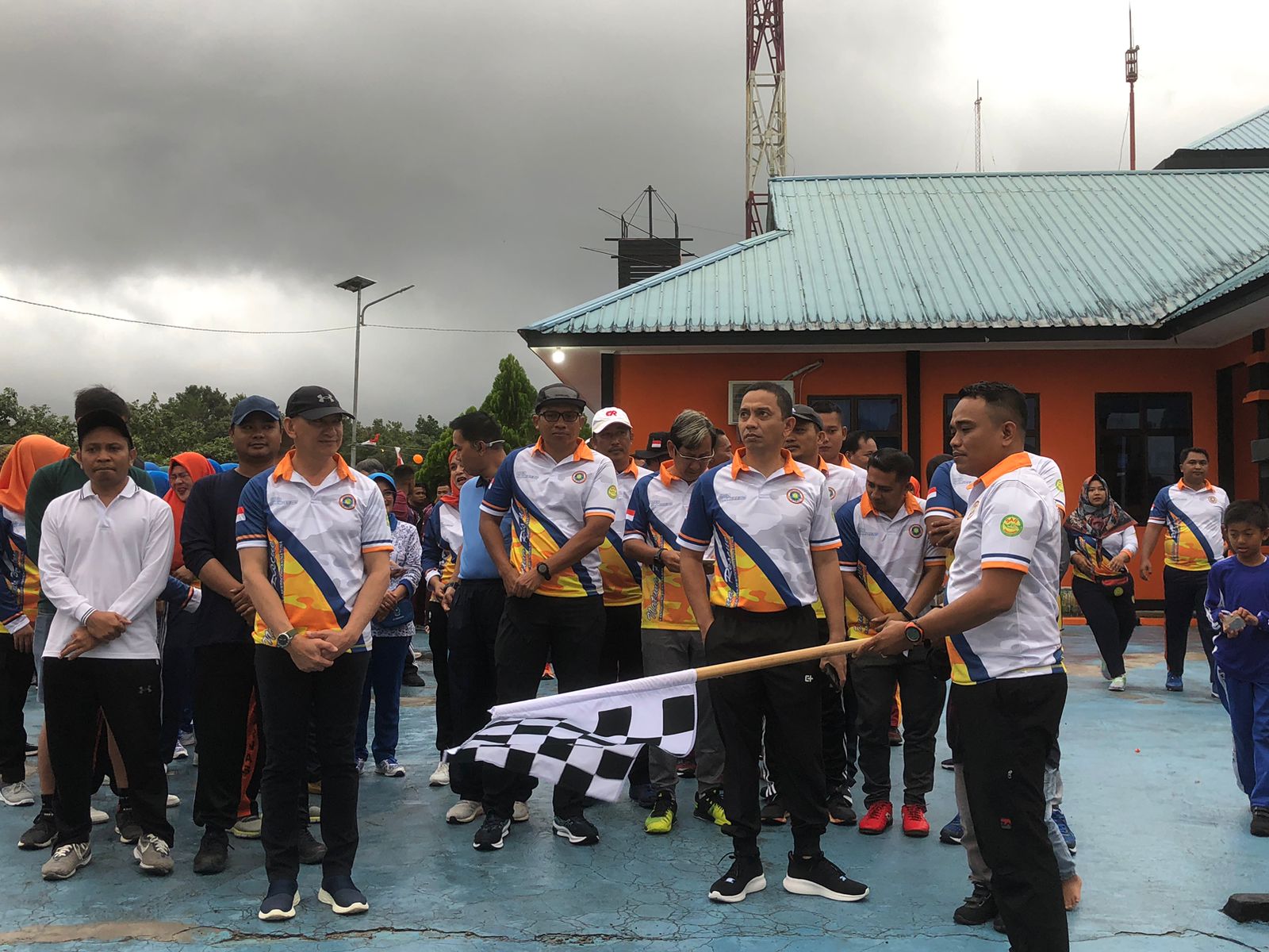 You are currently viewing Peringati HUT Ke-51, Basarnas Natuna Gelar Jalan Santai Sehat