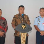 Bupati Natuna  Dampingi Danlanud Raden Sadjad Dalam  Konfrensi Pers Terkait Penerimaan Taruna/i AAU Di Lingkungan Kabupaten Natuna