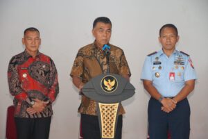 Read more about the article Bupati Natuna  Dampingi Danlanud Raden Sadjad Dalam  Konfrensi Pers Terkait Penerimaan Taruna/i AAU Di Lingkungan Kabupaten Natuna