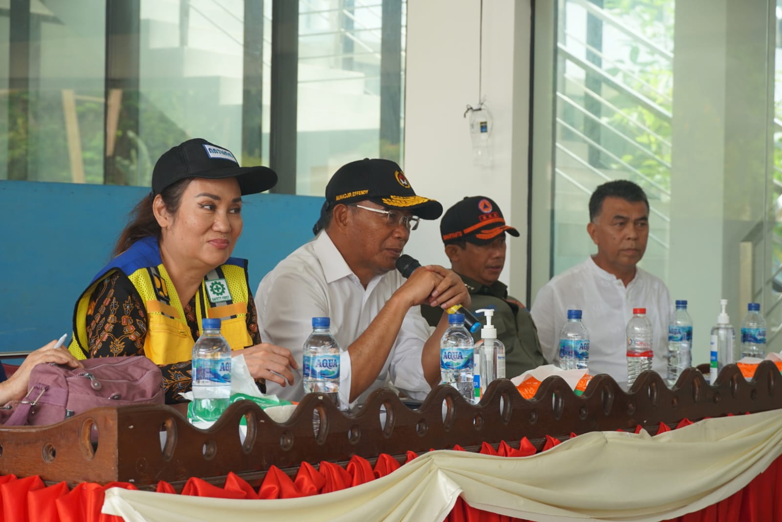 You are currently viewing Tiga Menteri Tinjau Lokasi Bencana Serasan, Siap Dukung Percepatan Penanganan Bencana Dan Pasca Bencana di Wilayah Pulau Serasan