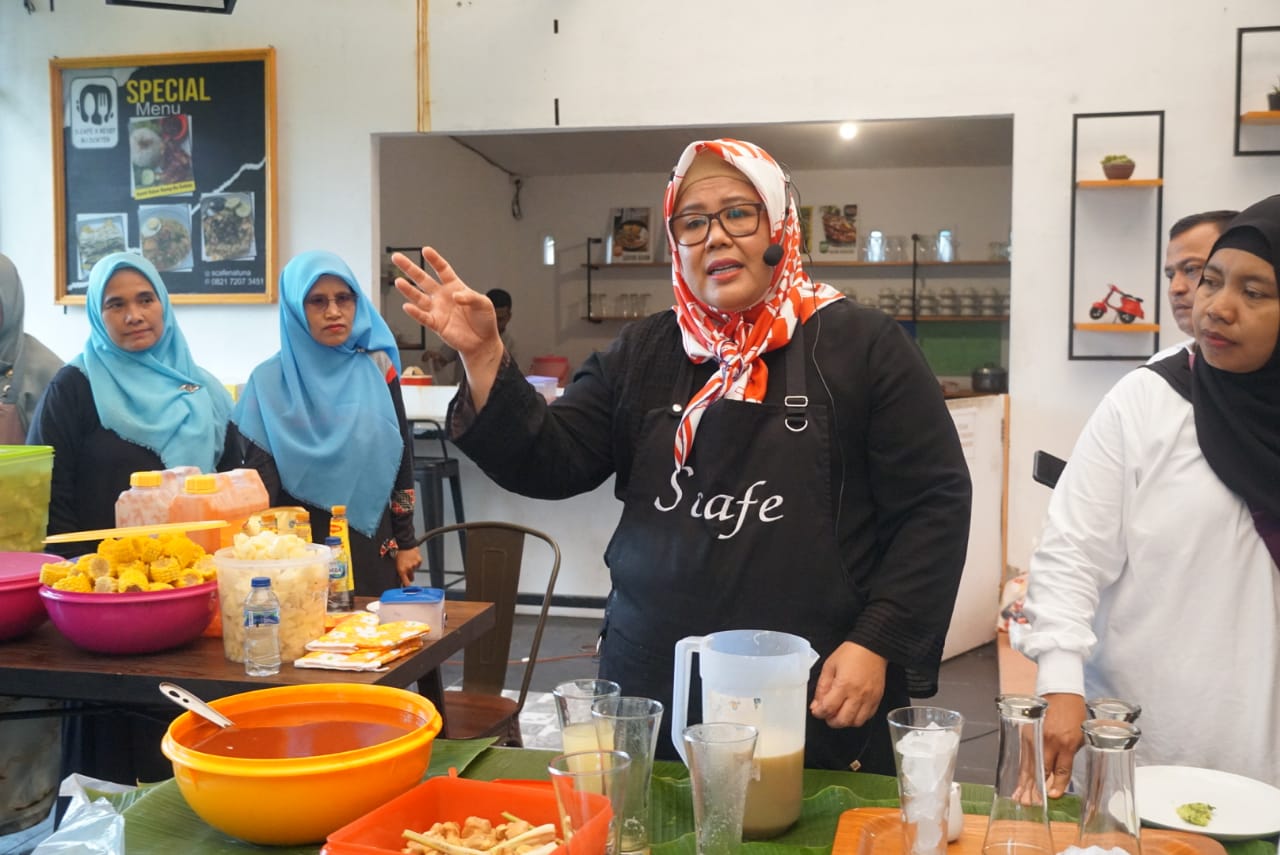 You are currently viewing Ketua TP PKK Dampingi Wakil Gubernur Kepri Dalam Pembukaan Pelatihan Tata Boga Natuna