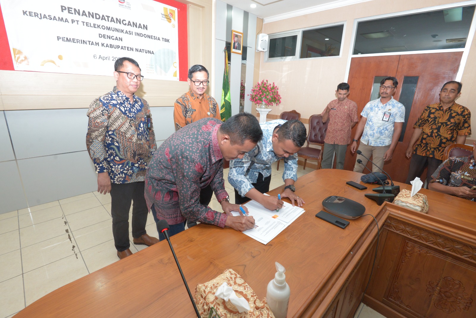 You are currently viewing Pemda Natuna Laksanakan Penandatanganan Kerja Sama PT. Telkom Indonesia TBK
