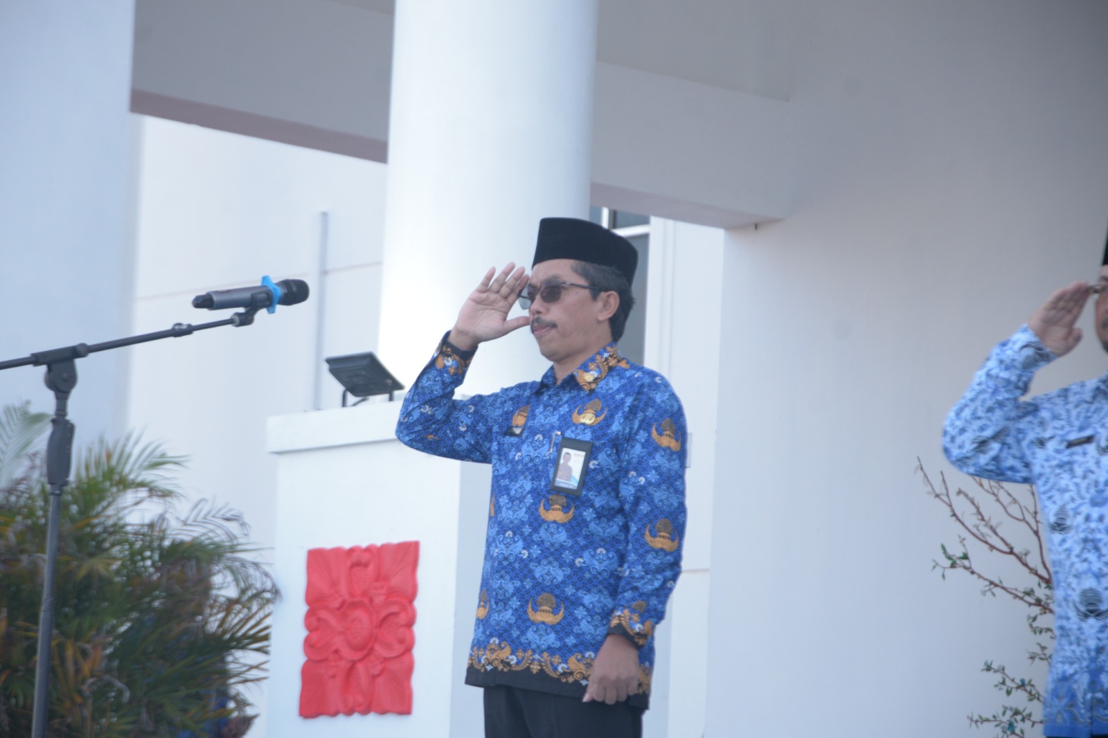 You are currently viewing Bertindak Sebagai Inspektur Upacara 17 Bulan Wakil Kepala BKN RI Berpesan ASN Natuna harus Disiplin