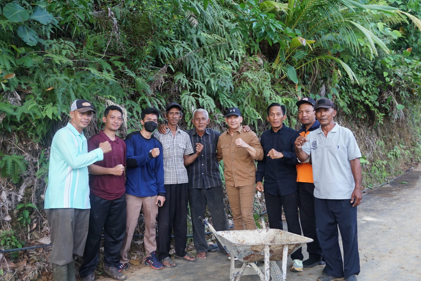 You are currently viewing Rodhial Huda Gotong Royong Bersama Masyarakat Serasan Timur