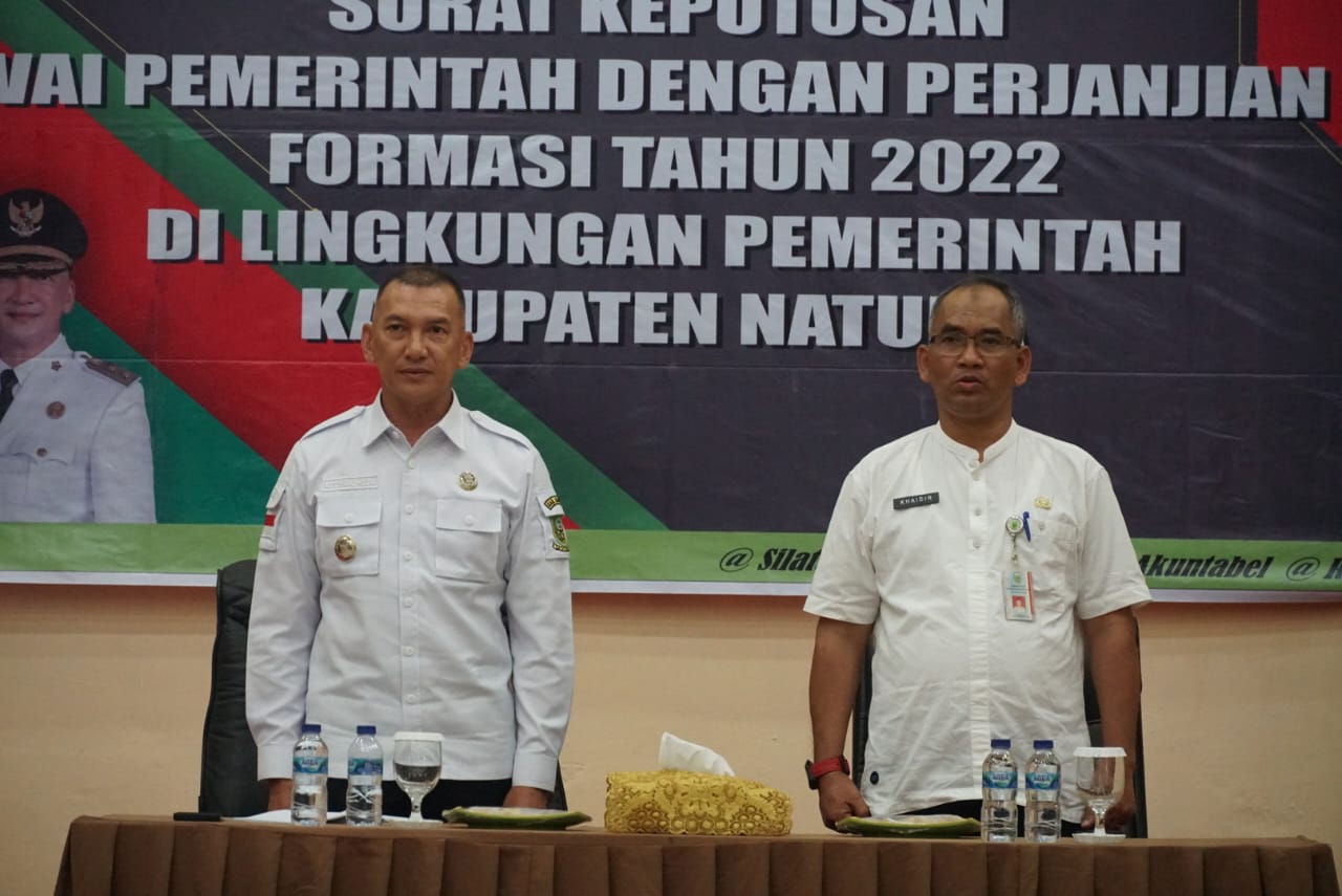 You are currently viewing Serahkan SK PPPK Kesehatan Formasi 2022, Wakil Bupati Natuna : Dalam Pelayanan Publik, Semua Orang Harus Dilayani Dengan Kualitas Yang Sama