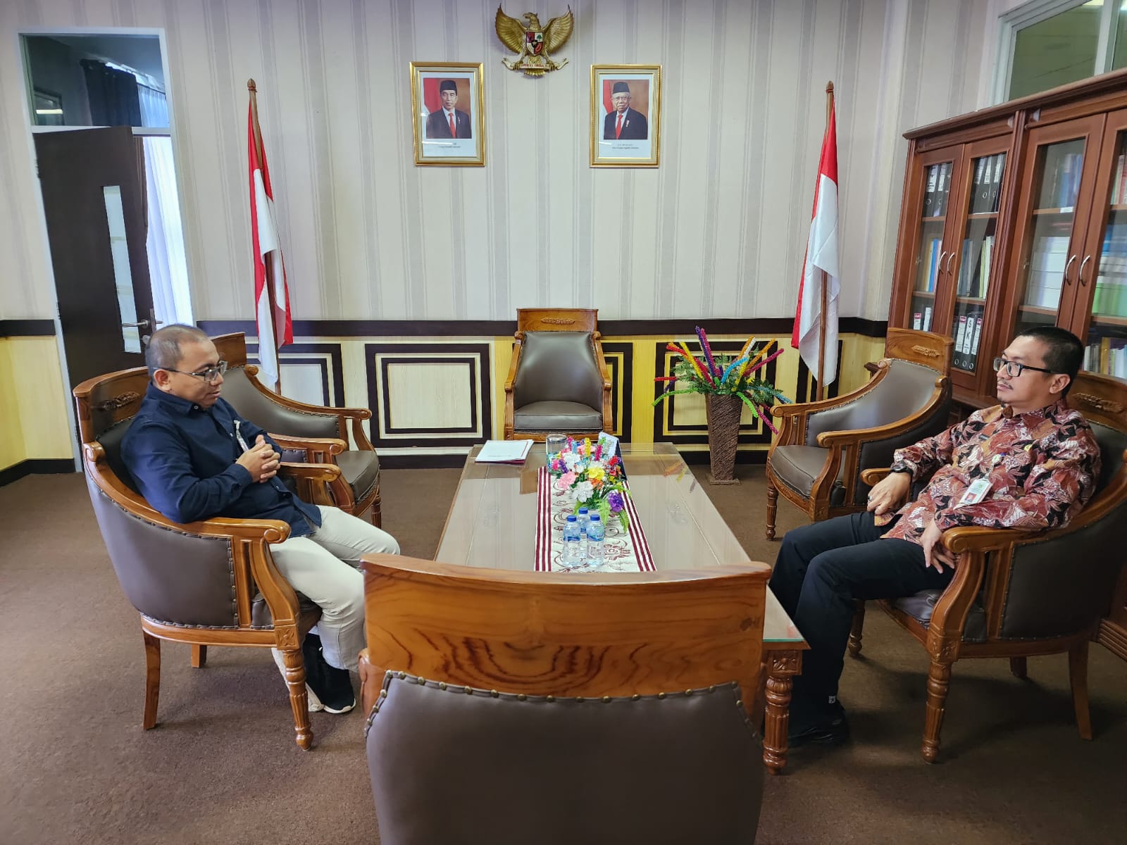 You are currently viewing Pemda Natuna Terima Bantuan CSR Penerangan Jalan dari Bank Riau Kepri Syariah