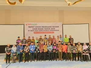 Read more about the article Bupati Natuna Hadiri Rapat Umum Pemegang Saham (RUPSLB) BRK Syariah