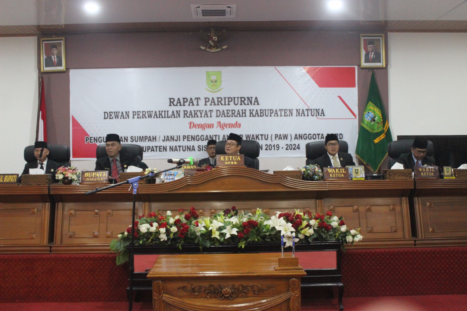 You are currently viewing Bupati Natuna Hadiri Pengucapan Sumpah Janji PAW Anggota DPRD kabupaten Natuna