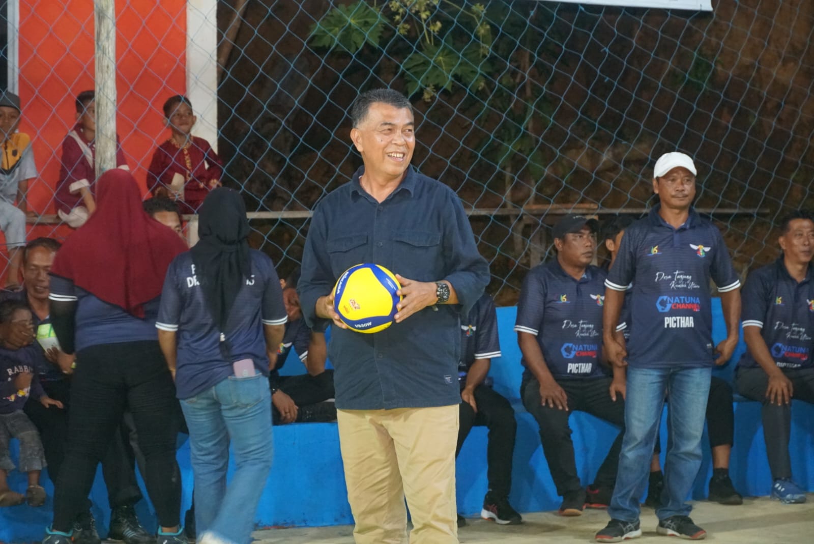 You are currently viewing Buka Turnamen Bola Voli Karla Cup, Bupati Natuna : Mari Junjung Tinggi Sportifitas