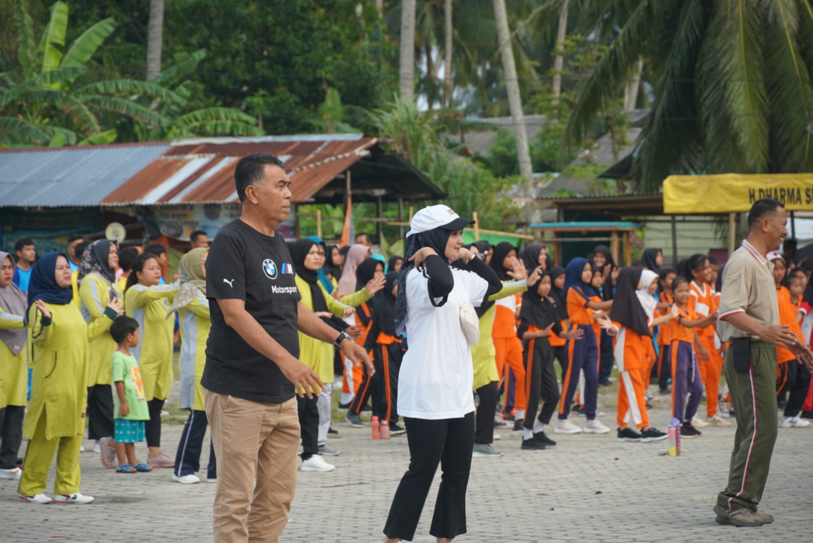 You are currently viewing Bupati Natuna Giatkan Senam Sehat Dalam Rangka Kunker Pulau Midai