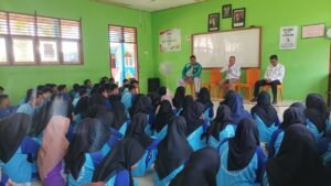 Read more about the article Sambangi Sekolah Menengah Atas di Kecamatan Midai, Wakil Bupati Natuna Berikan Motivasi Siswa Dalam Menata Masa Depan