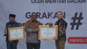 Read more about the article Wakil Bupati Natuna Terima Penghargaan Gerakan Pembagian 10 Juta Bendera Merah Putih Tahun 2023