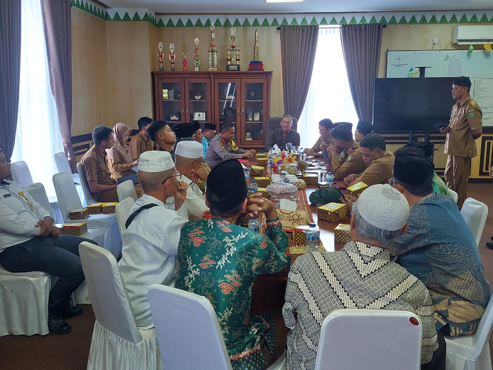You are currently viewing Buka Rakor FKUB 2023, Wakil Bupati Natuna : Perkuat Sinergitas Hadapi Pemilu 2024