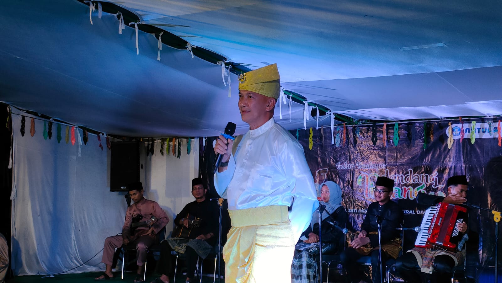 You are currently viewing Wakil Bupati Natuna Meriahkan Gelar Budaya Dendang Piwang Batu Gajah
