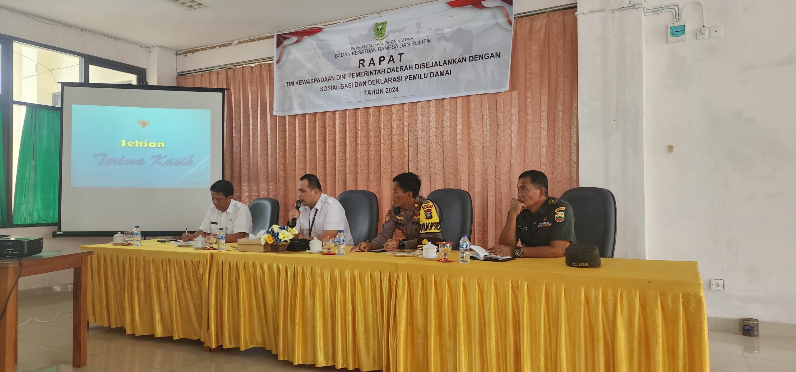 You are currently viewing Badan Kesbangpol Kabupaten Natuna Gelar Rapat Tim Kewaspadaan Dini Pemerintah Daerah Dan Sosialisasi dan Deklarasi Pemilu Damai Tahun 2024