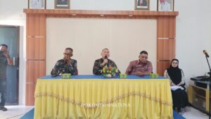 Read more about the article Pemda Natuna Serahkan Bantuan Pembinaan Kepada Guru Baca Al-Qur’an Rumahan/Non Lembaga