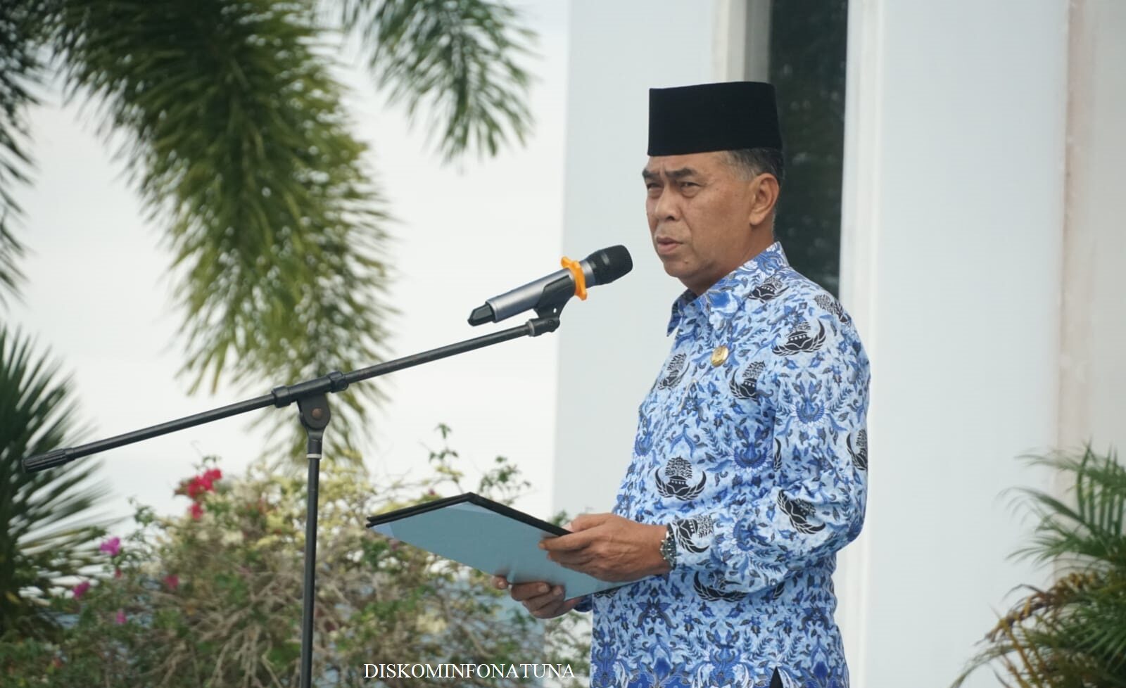 You are currently viewing Pimpin Upacara Peringatan Hari Pahlawan ke-78, Bupati Natuna Ajak Masyarakat Merenungi Jasa Pahlawan