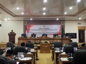 Read more about the article Bupati Natuna Hadiri Rapat Paripurna Dengan Agenda Penyampaian Pendapat Akhir Fraksi DPRD Natuna Terhadap Rancangan Perda APBD Tahun 2024