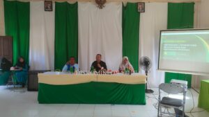 Read more about the article Wakil Bupati Natuna Serahkan Beasiswa Tahfidz Siswa Madrasah Aliyah Negeri 2 Natuna