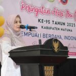 Wakili Ketua GOW Kab. Natuna Khadijah Rodhial Huda Tutup Bazar Peringatan Hari Ibu ke-95