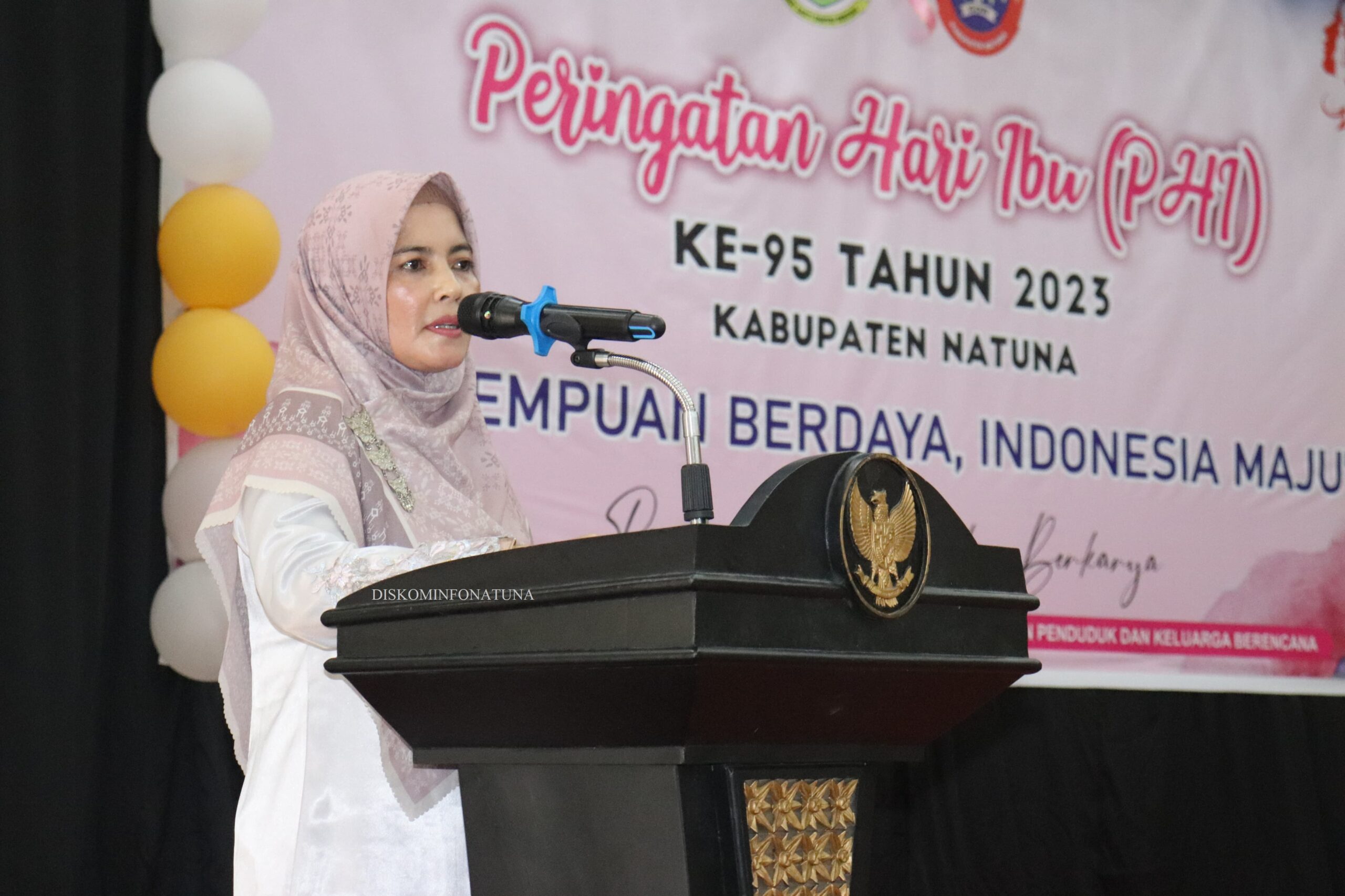 You are currently viewing Wakili Ketua GOW Kab. Natuna Khadijah Rodhial Huda Tutup Bazar Peringatan Hari Ibu ke-95