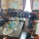 Pemda Natuna Serahkan Bantuan Toga Untuk Wisuda Santri TPQ