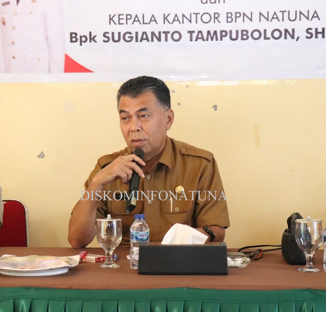 You are currently viewing Bupati Natuna Secara Langsung Serahkan Sertifikat Tanah Program Pendaftaran Tanah Sistematis Lengkap (PTSL) TA 2023