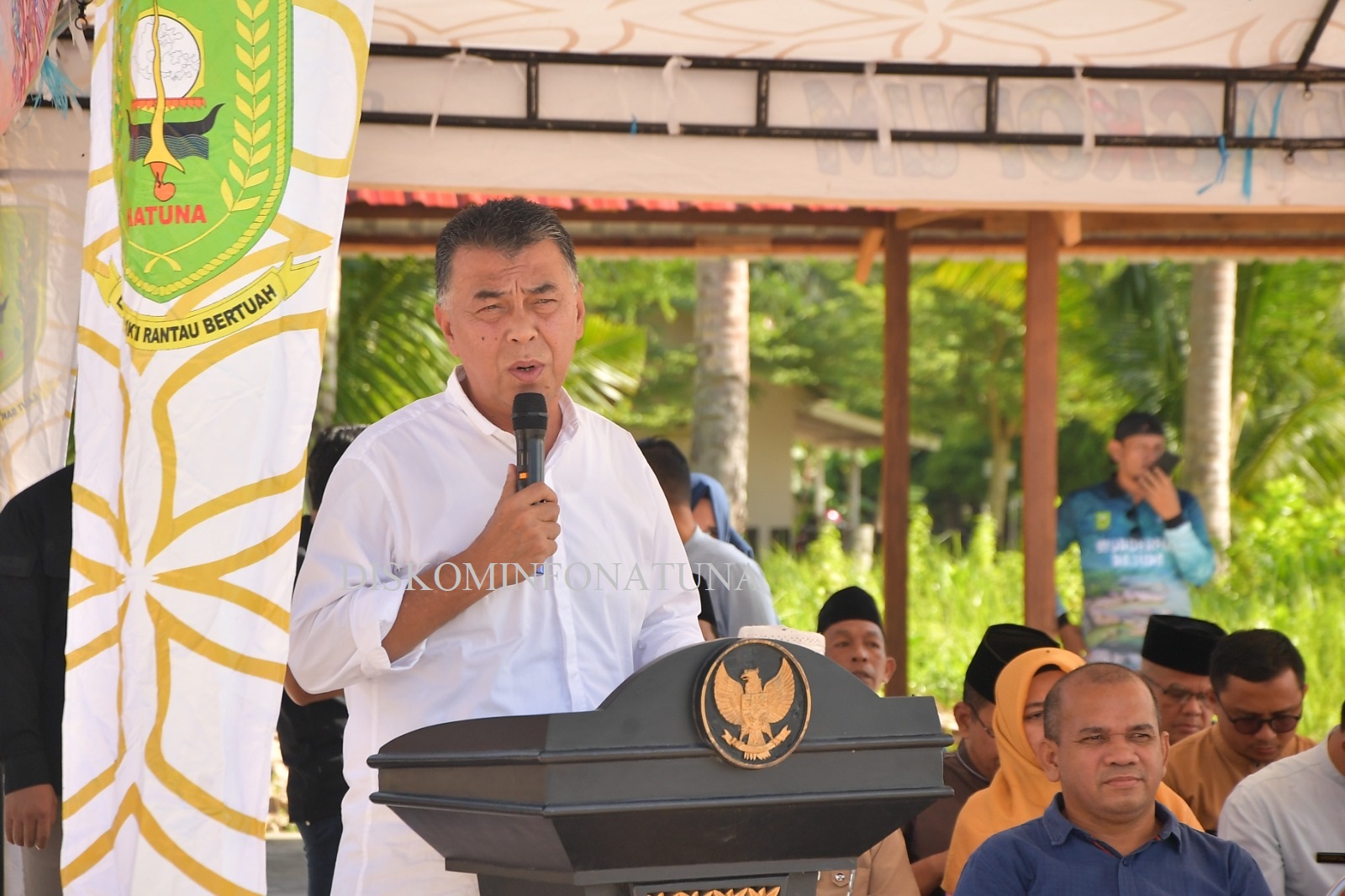 You are currently viewing Bupati Natuna Hadiri Temu Ramah Tamah Anggota DPR RI, Drs. H. Nyat Kadir Dengan Pedagang Pasar Baru Ranai