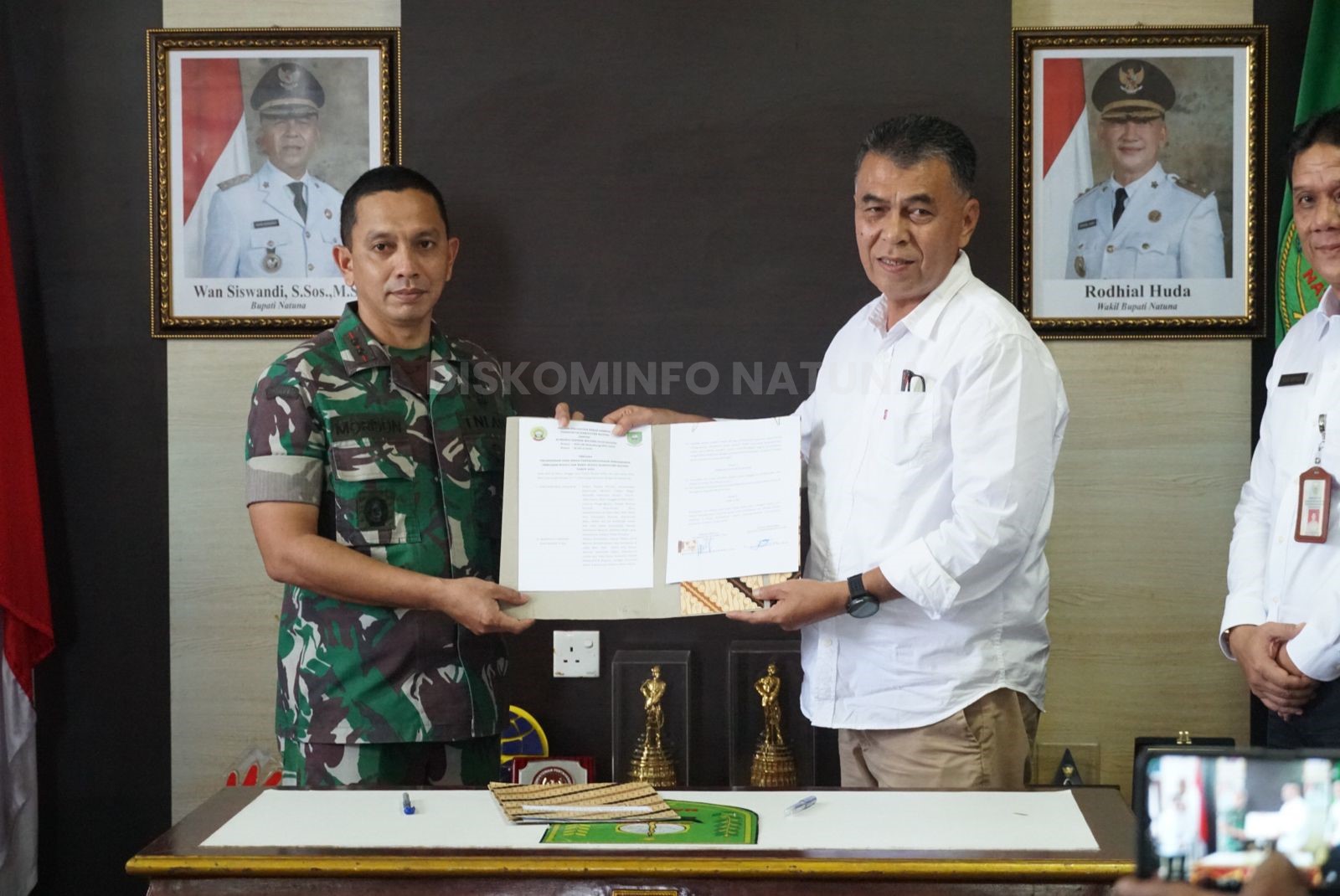 You are currently viewing Bupati Natuna Hadiri Penandatangan NPHD Tanah Pembangunan Mako Brimob