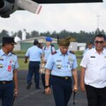 Kunjungan Kerja Di Natuna, Bupati Natuna Sambut Panglima Komando Operasi Udara I