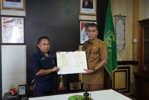 Read more about the article Tandatangi MoU Bersama PT Pos Indonesia, Bupati Natuna Gelar Kerjasama Penyaluran Bantuan Sosial Kemiskinan Ekstrim