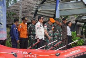 Read more about the article Sekda Natuna Hadiri kegiatan penutupan latihan survival dasar punai sakti – 24  Tahun anggaran 2024