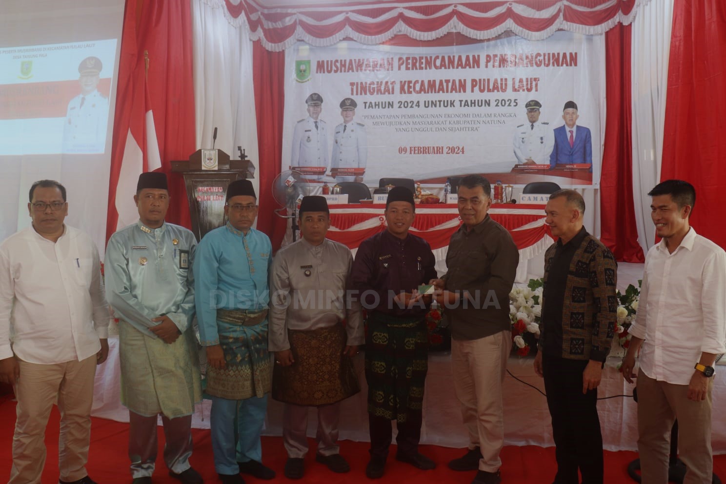 You are currently viewing Tingkatkan Kesejahteraan dan Perekonomian Nelayan Kec. Pulau Laut, Pemda Natuna Serahkan Kartu BPJS Ketenagakerjaan dan Bantuan Alat Pancing Ulur