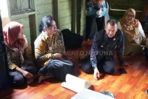 Read more about the article Wakil Bupati Natuna Jenguk Balita Stunting dan Ibu Hamil Berisiko di Kecamatan Pulau Seluan