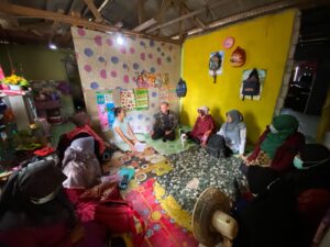 Read more about the article Wakil Bupati Natuna Jenguk Balita Stunting dan Ibu Hamil Berisiko di Kecamatan Pulau Laut