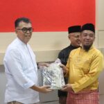 Penyerahan Bahan Pakaian LAM Kabupaten Natuna, Bupati Natuna : Ini Wujud Perhatian Pemda Terhadap Lembaga Adat Melayu Daerah