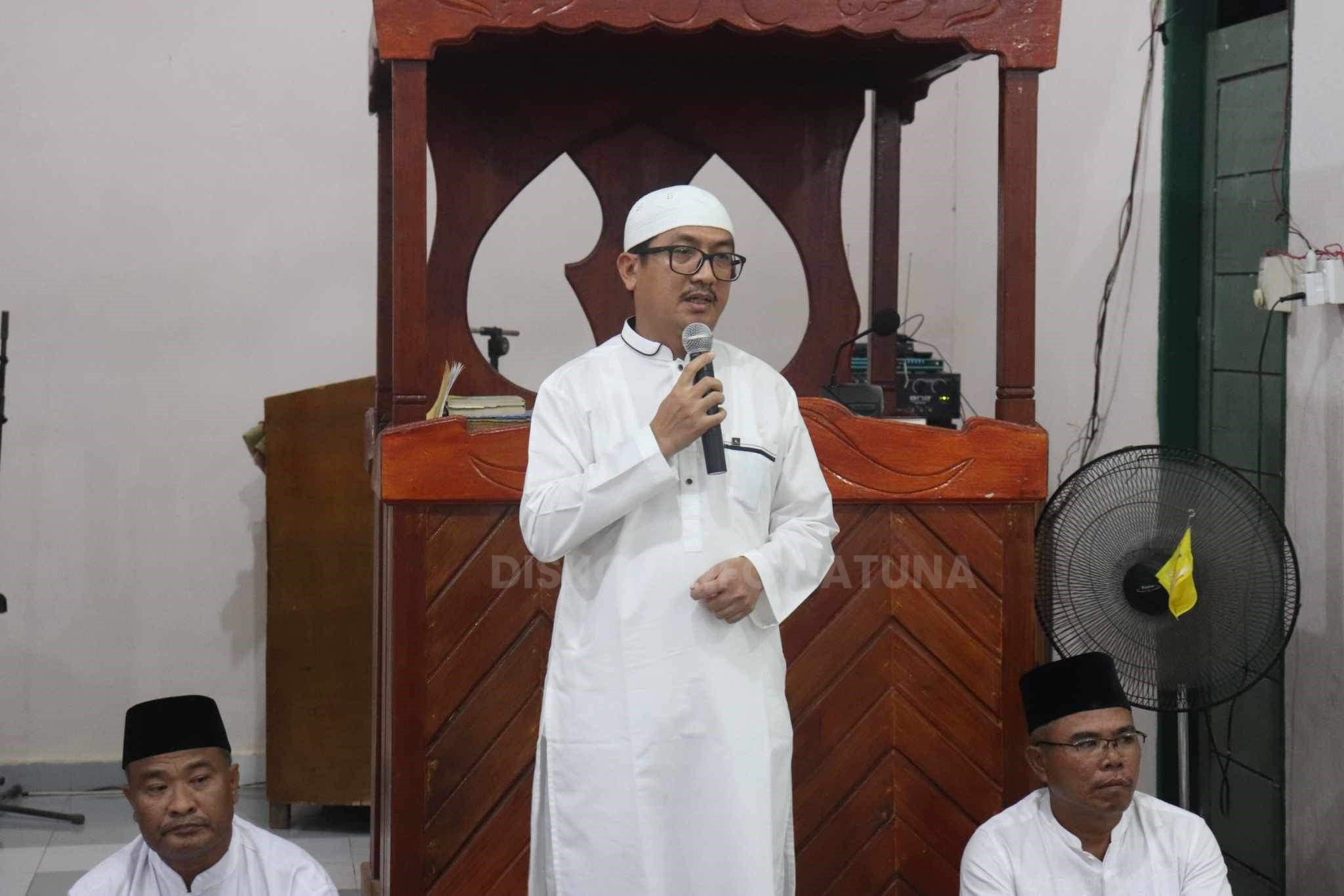 You are currently viewing Sekretaris Daerah Kabupaten Natuna Sambangi Desa Batubi Jaya untuk Laksanakan Safari Ramadhan 1445 H dan Beri Bantuan Kemanusiaan