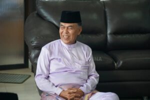 Read more about the article Hari Pertama Idul Fitri 1445 H, Bupati Natuna Gelar Open House di Kediamannya