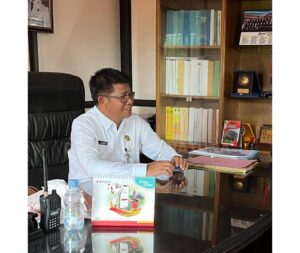 Read more about the article Tingkatkan Aman dan Nyaman Masyarakat, Pemda Natuna Pasang Lampu Sorot Empat Arah