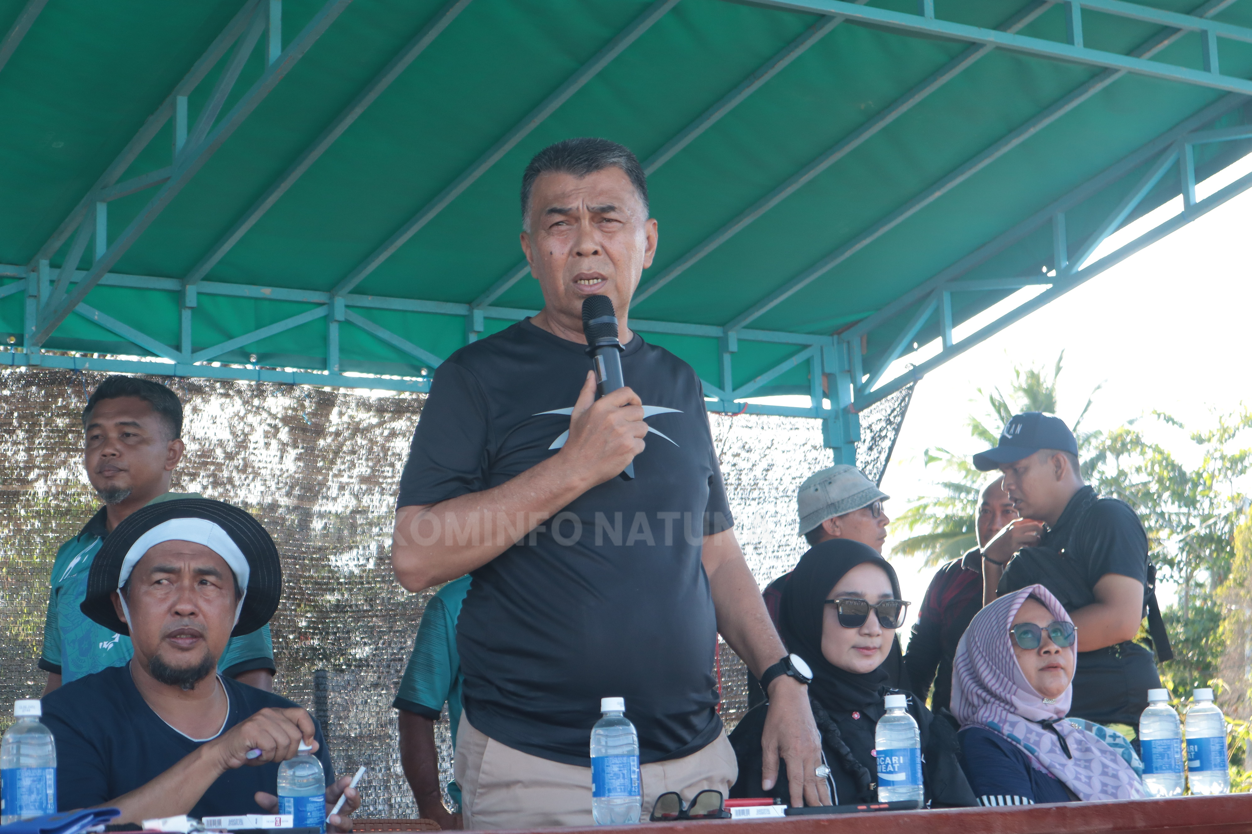 You are currently viewing Buka Open Tournament Subi Besar Timur Cup 2024 Cabang Sepak Bola, Bupati Natuna: Jadikan Sebagai Ajang Kebersamaan